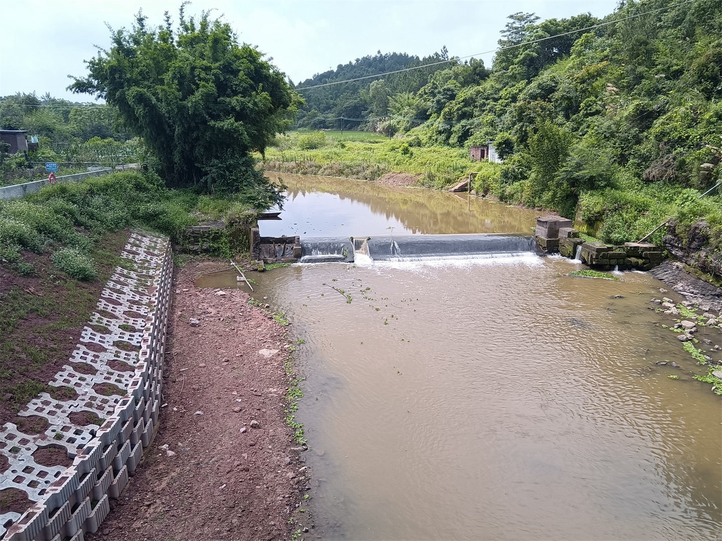 河道完工前后对比